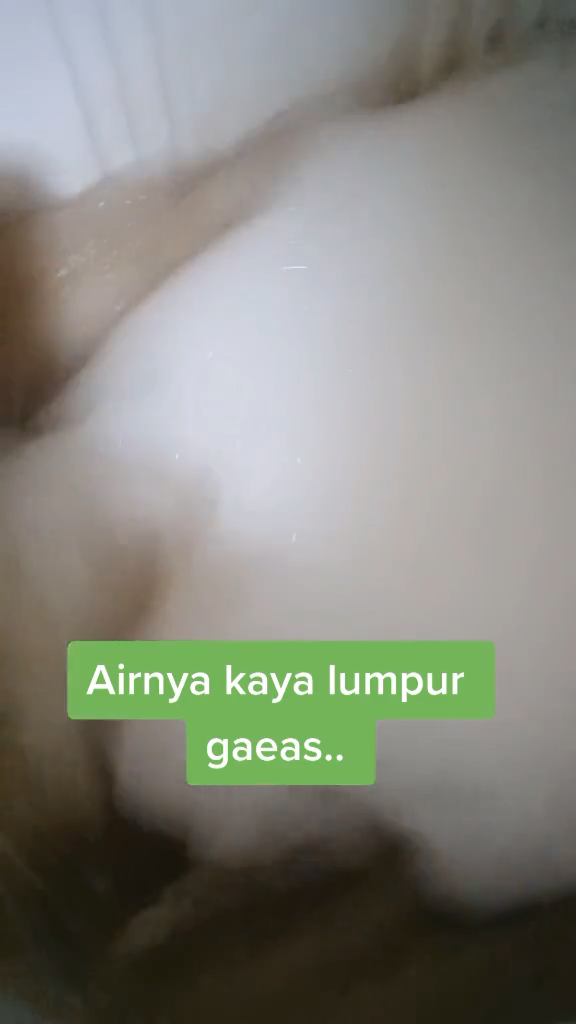 Tanpa dikucek atau digosok, trik emak-emak bersihkan kain lap dekil ini cuma tambah 1 bahan dapur