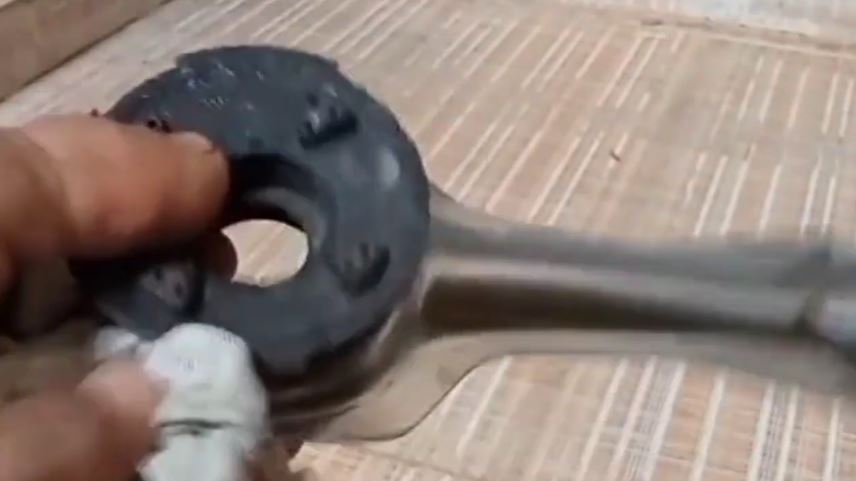 Bukan pakai sitrun, ini cara bersihkan kerak di corong tungku kompor pakai 1 bahan sederhana