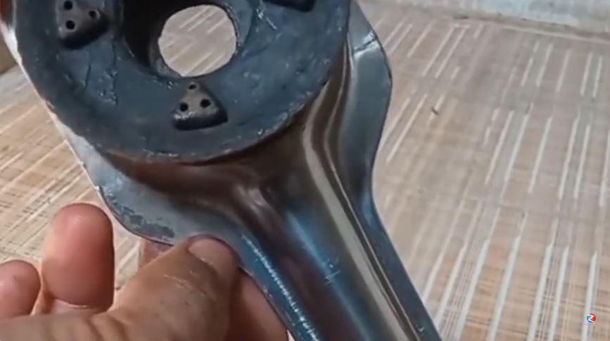 Bukan pakai sitrun, ini cara bersihkan kerak di corong tungku kompor pakai 1 bahan sederhana