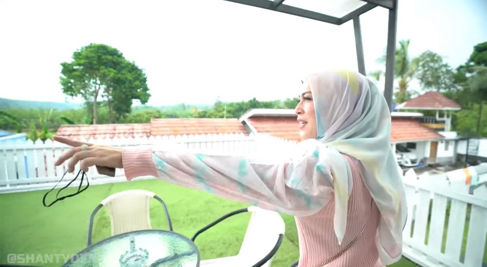 Ruang kerja Pasha Ungu YouTube