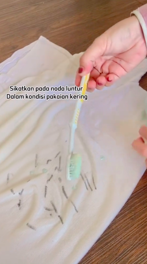 Tanpa direndam berjam-jam, ini cara ampuh hilangkan noda di pakaian putih cuma tambah 1 bahan dapur