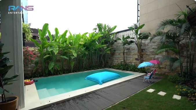 halaman belakang syahnaz jeje © YouTube