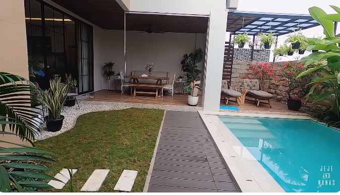 halaman belakang syahnaz jeje © YouTube