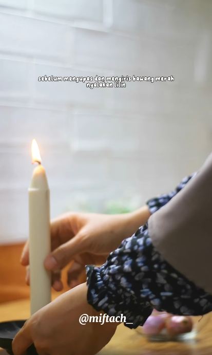 Bukan pakai tisu basah, ibu muda ini bagikan trik mengiris bawang merah agar tak bikin mata pedih