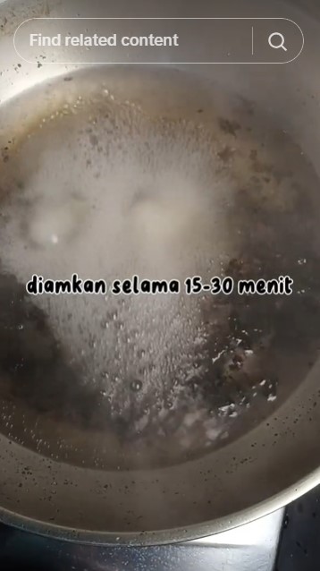 Tanpa disikat, trik ibu rumah tangga basmi kerak gosong di dasar panci ini cukup tambah 2 bahan dapur