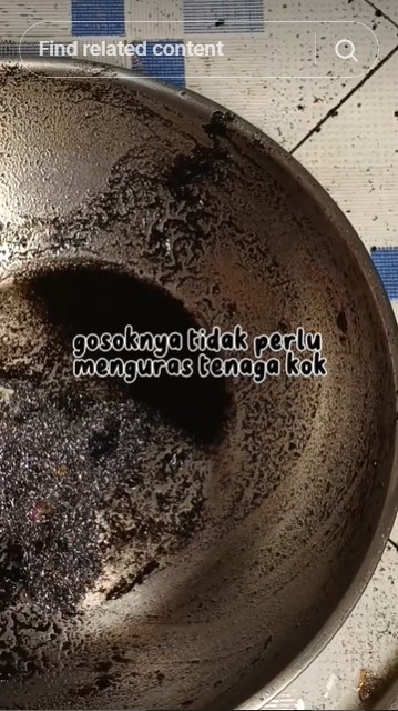 Tanpa disikat, trik ibu rumah tangga basmi kerak gosong di dasar panci ini cukup tambah 2 bahan dapur