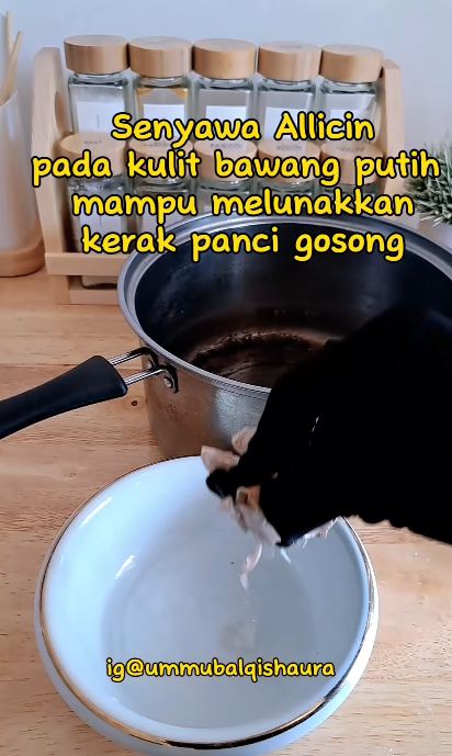 Cuma gunakan 1 ampas dapur, begini trik ampuh enyahkan kerak gosong di dasar panci