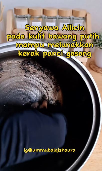 Cuma gunakan 1 ampas dapur, begini trik ampuh enyahkan kerak gosong di dasar panci