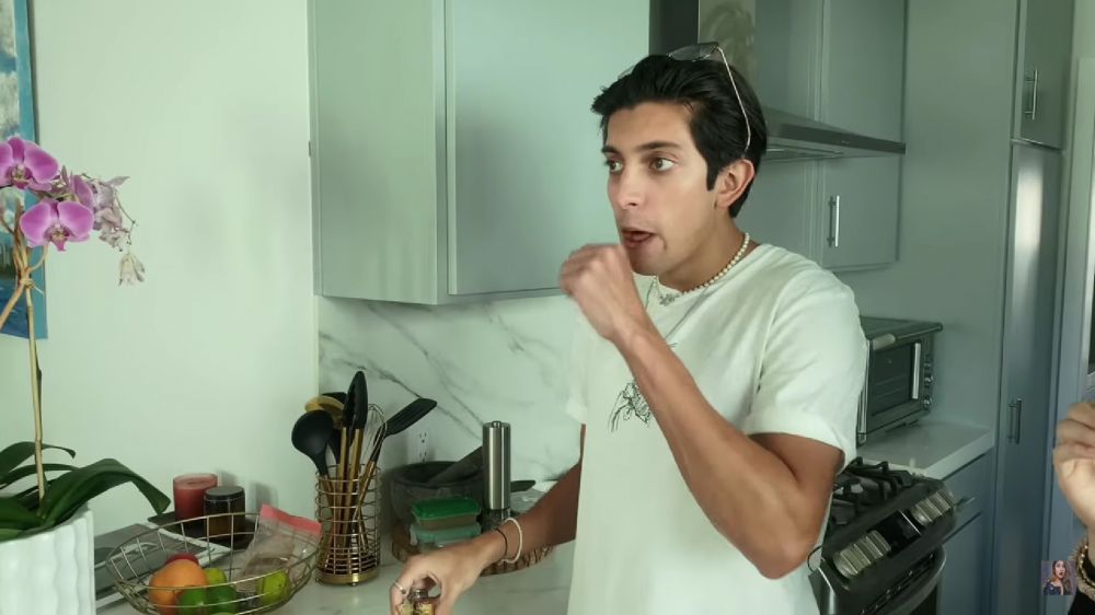 dapur rumah Sarah Azhari © 2024 brilio.net