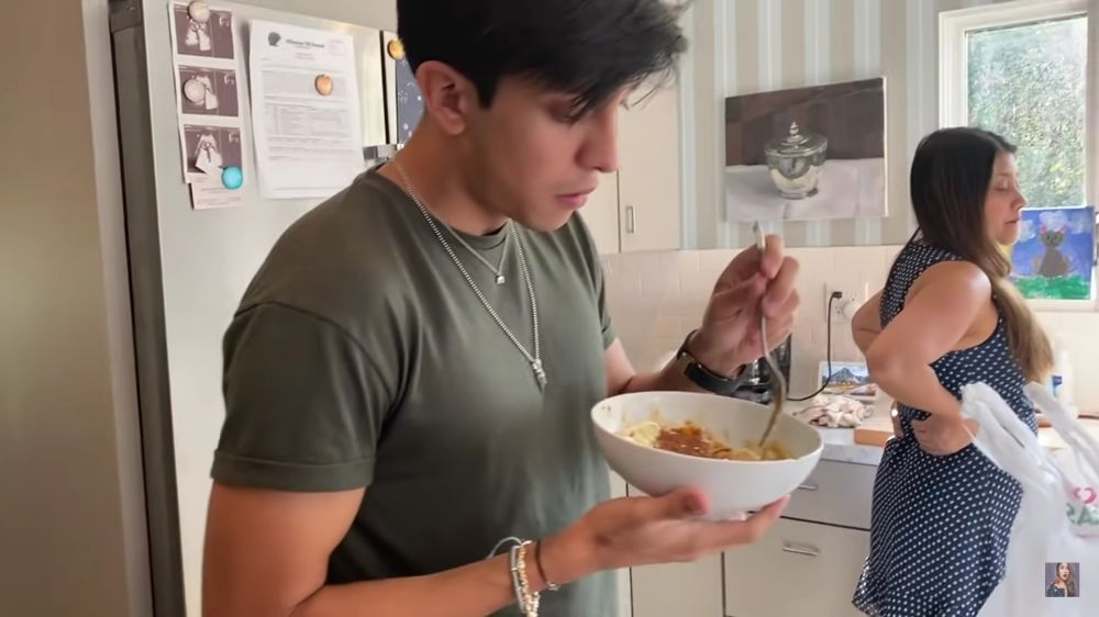 dapur rumah Sarah Azhari © 2024 brilio.net