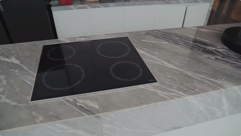 potret dapur raditya dika © YouTube