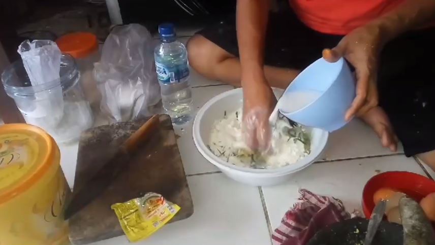 Tanpa baking powder, cara emak-emak bikin terong krispi ini gurih dan kriuk tambah 1 bahan makanan