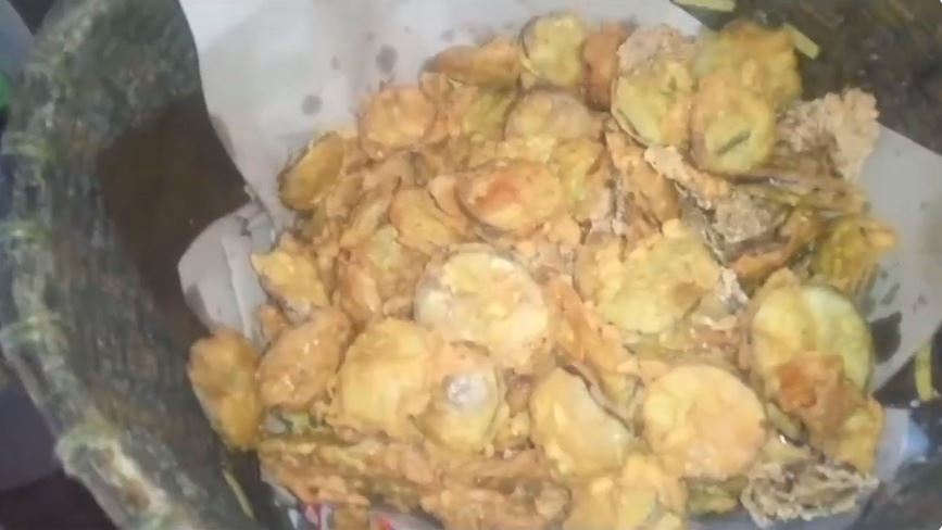Tanpa baking powder, cara emak-emak bikin terong krispi ini gurih dan kriuk tambah 1 bahan makanan
