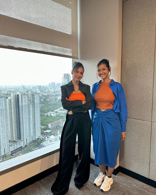 Pevita Pearce ketemu kembarannya © Instagram Pevita Pearce ketemu kembarannya © Instagram