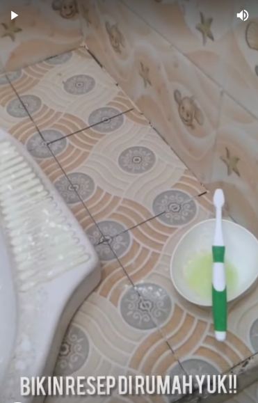 Bermodal 2 bahan dapur, trik bersihkan kerak di kloset ini ampuh tanpa sitrun dan air panas