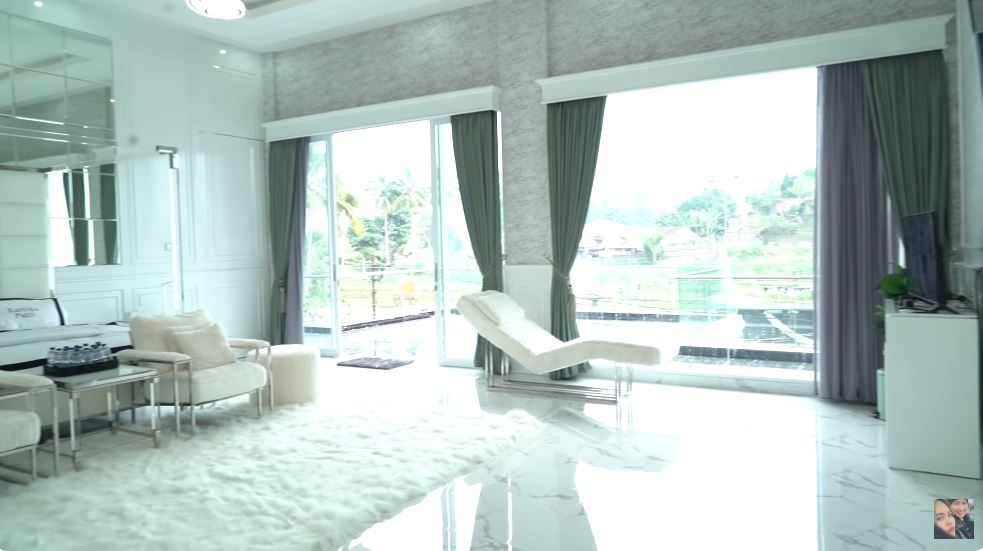 potret kamar kartika putri © YouTube