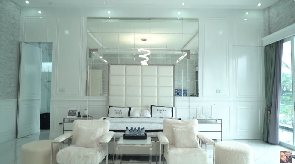 potret kamar kartika putri © YouTube