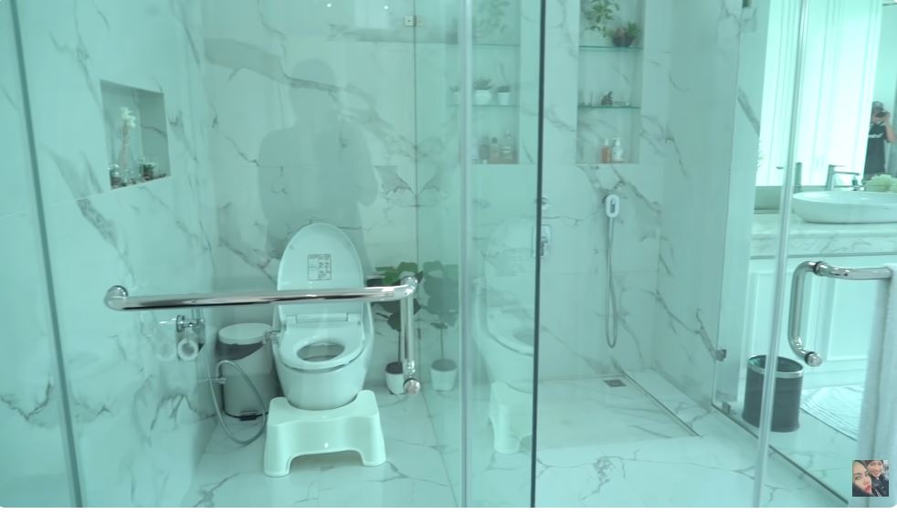 potret kamar kartika putri © YouTube potret kamar kartika putri © YouTube