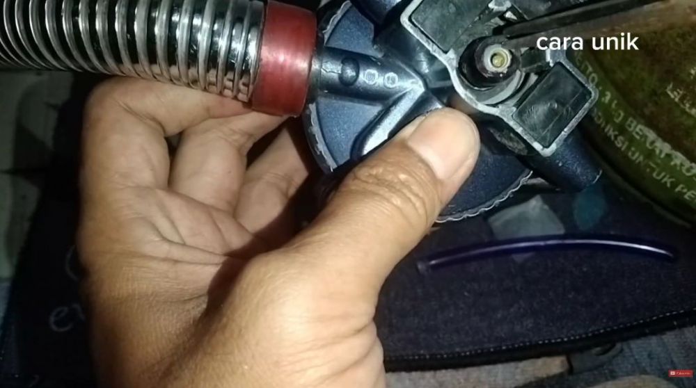 Tak perlu karet gelang, begini cara atasi tabung gas elpiji bocor hanya dengan 1 barang bekas