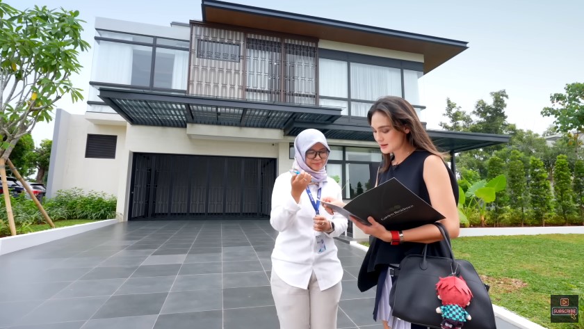 rumah baru Luna Maya pintunya 300 juta © YouTube