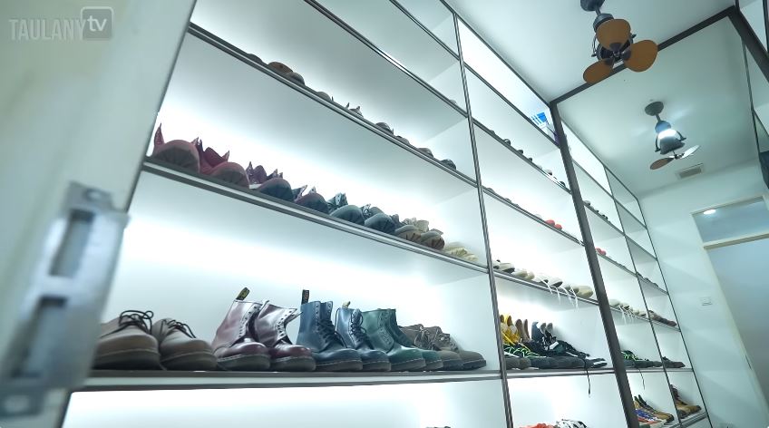 potret halaman depan sharena delon © YouTube