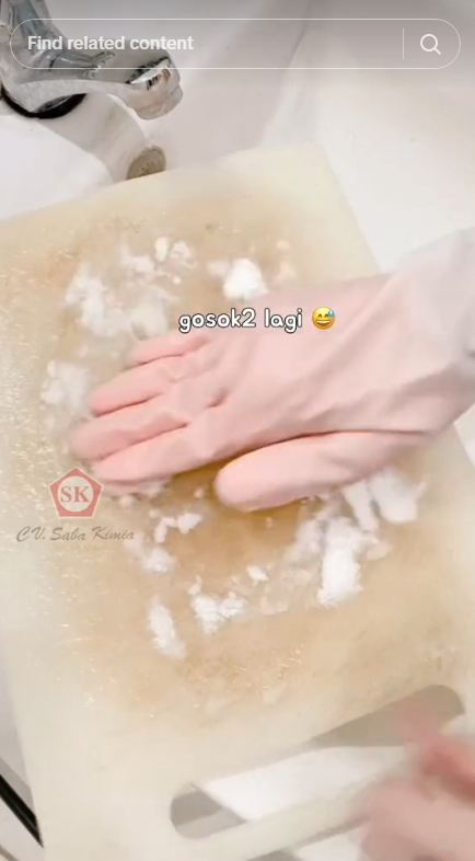 Tak perlu disikat, begini trik bersihkan noda kunyit membandel di talenan plastik pakai 3 bahan dapur