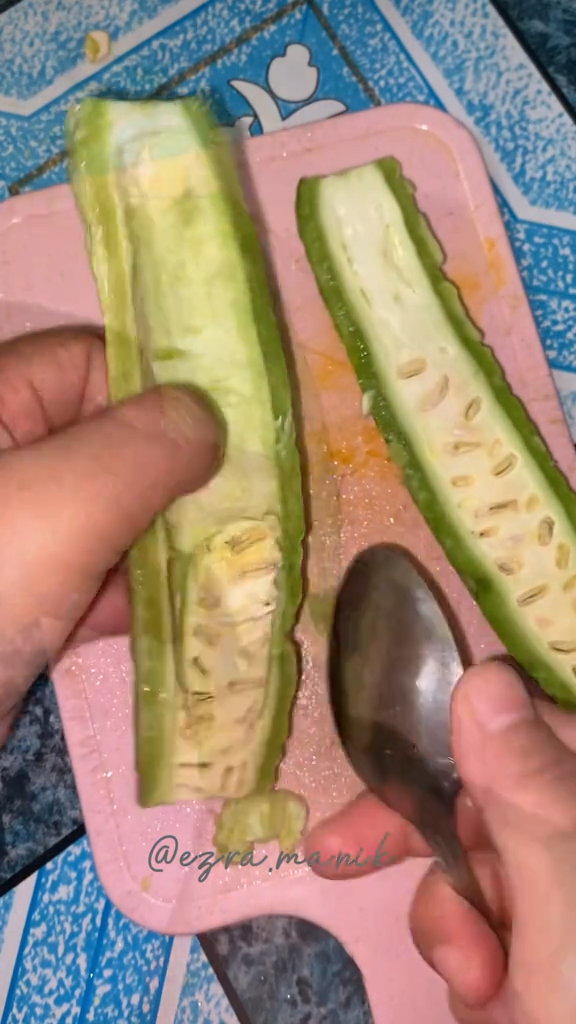 Tak perlu diremas garam, trik emak-emak masak pare ini bikin rasa pahitnya hilang sempurna