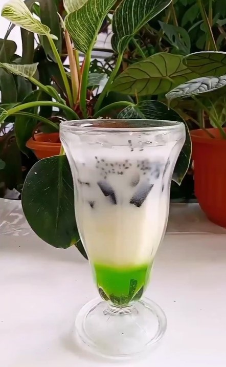 17 Resep es cincau untuk buka puasa, segar, praktis, dan mudah dibuat