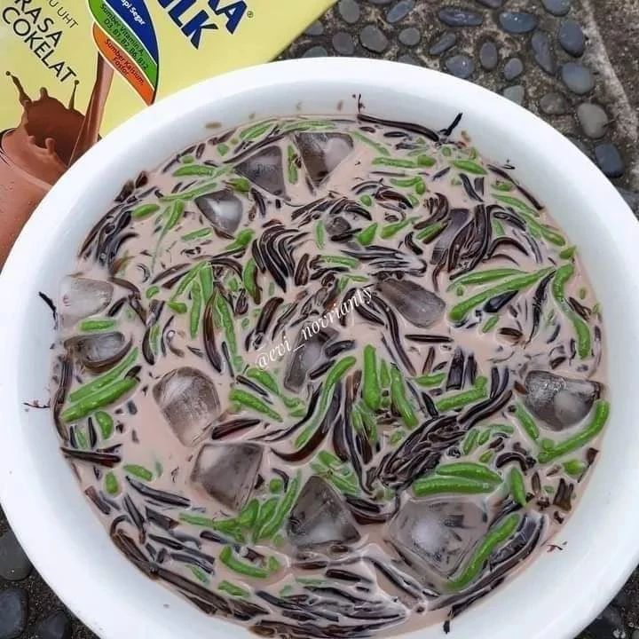 17 Resep es cincau untuk buka puasa, segar, praktis, dan mudah dibuat