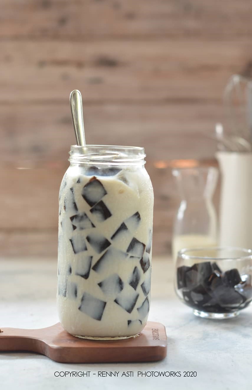 17 Resep es cincau untuk buka puasa, segar, praktis, dan mudah dibuat