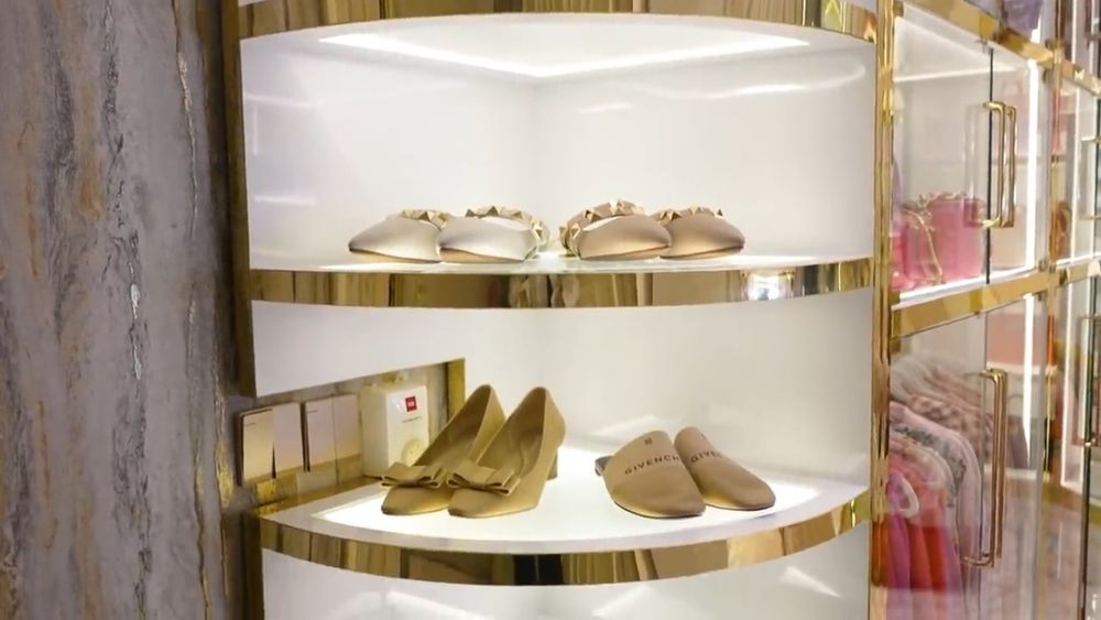 walk in closet Tasyi Athasyia canggih © YouTube walk in closet Tasyi Athasyia canggih © YouTube