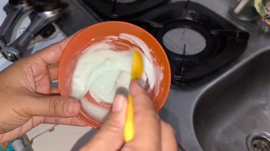 Tanpa perlu direndam sitrun, ini cara bersihkan kerak tebal di tungku kompor cuma pakai 2 bahan dapur