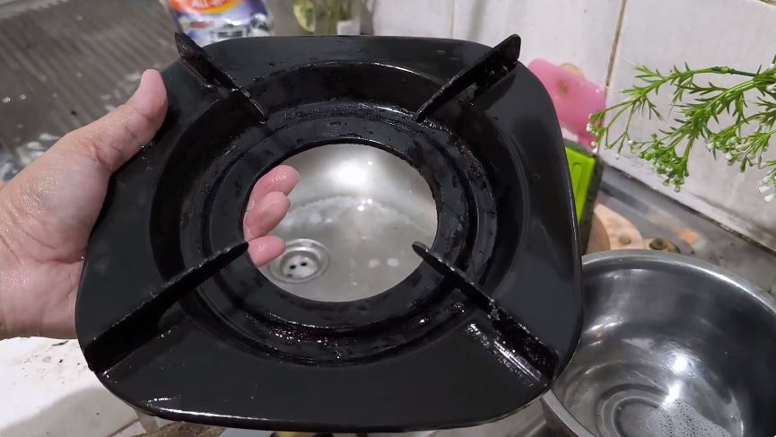 Tanpa perlu direndam sitrun, ini cara bersihkan kerak tebal di tungku kompor cuma pakai 2 bahan dapur