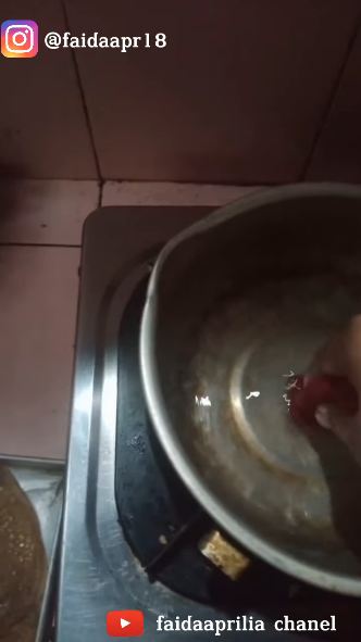 Tanpa dibongkar, ini trik mengatasi karet kulkas longgar agar kembali rapat pakai 1 alat