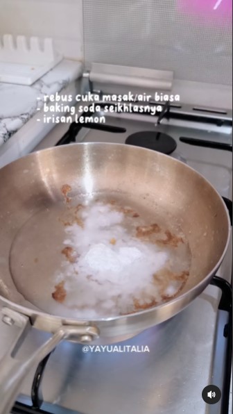 Tanpa digosok spons, ini cara bersihkan noda kerak di dasar teflon cukup pakai 3 bahan dapur
