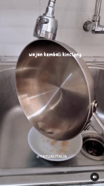 Tanpa digosok spons, ini cara bersihkan noda kerak di dasar teflon cukup pakai 3 bahan dapur