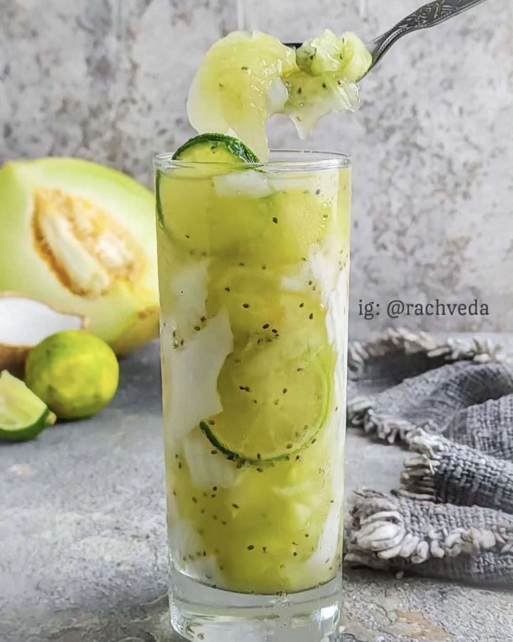 25 Resep kreasi es kelapa muda yang bikin buka puasa makin segar