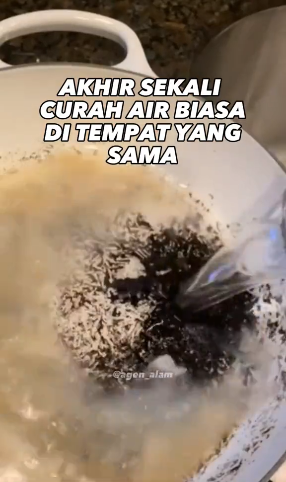 Tanpa perlu disikat, ini cara hilangkan kerak gosong di wajan agar kinclong pakai 2 bahan dapur