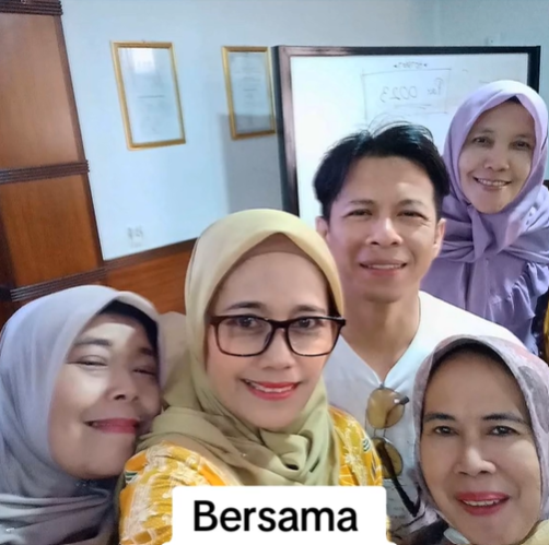 Momen Ariel Noah reuni SMA di Bandung © 2024 brilio.net Momen Ariel Noah reuni SMA di Bandung © 2024 brilio.net