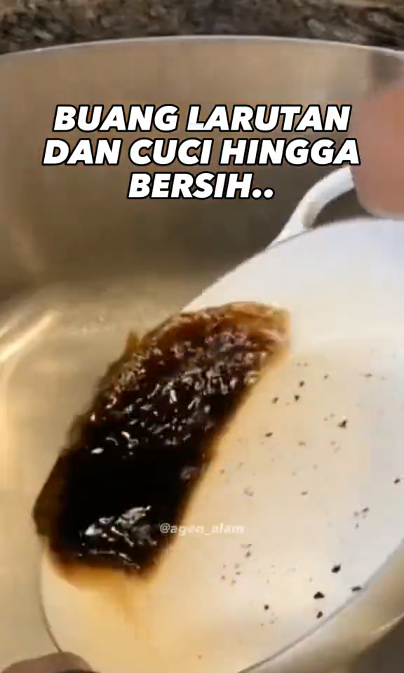 Tanpa perlu disikat, ini cara hilangkan kerak gosong di wajan agar kinclong pakai 2 bahan dapur