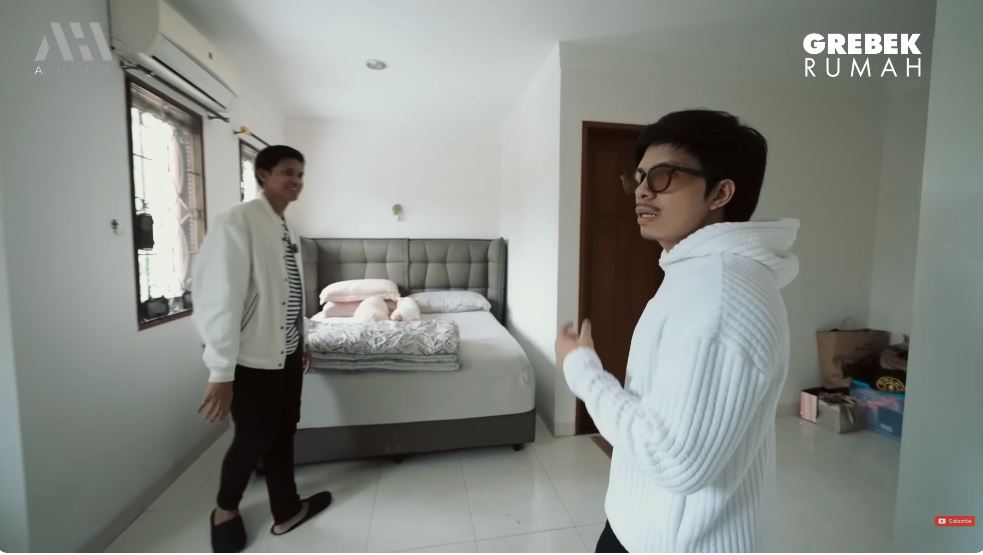 potret rumah ibnu wardani dengan koleksi mobil miliaran © YouTube potret rumah ibnu wardani dengan koleksi mobil miliaran © YouTube