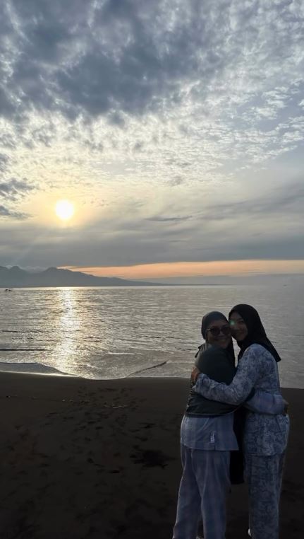 momen keakraban umi kalsum dan calon besan © instagram momen keakraban umi kalsum dan calon besan © instagram