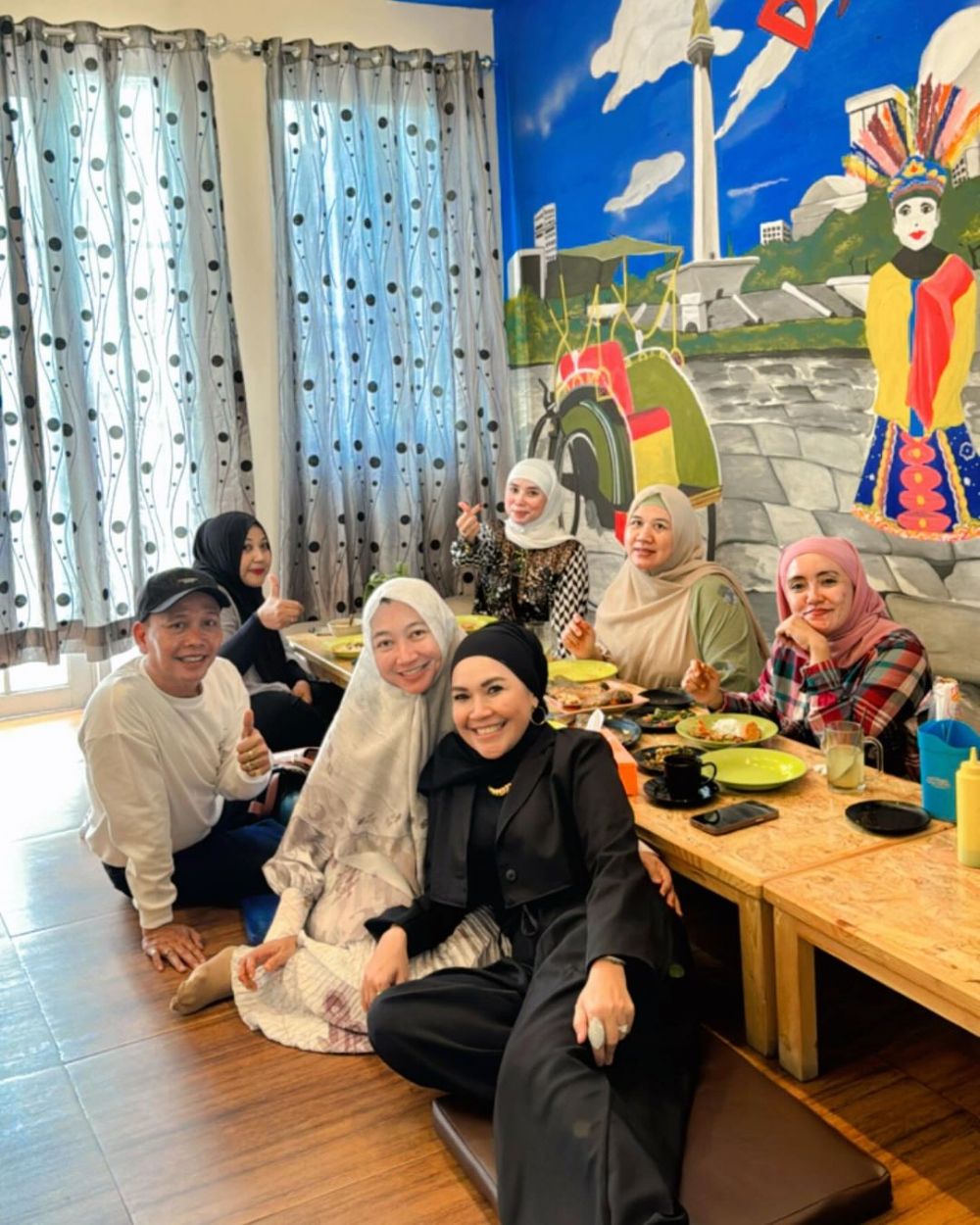 momen keakraban umi kalsum dan calon besan © instagram momen keakraban umi kalsum dan calon besan © instagram