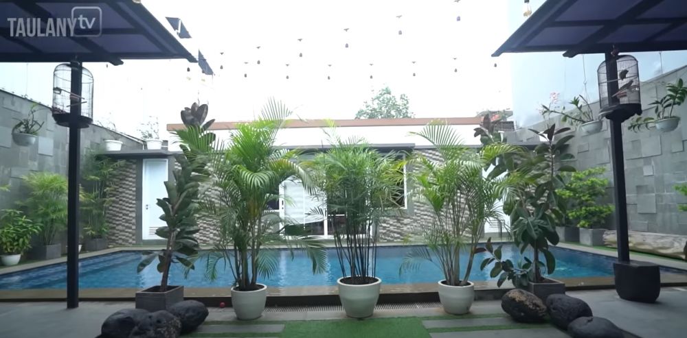 potret halaman belakang rumah Andhika Pratama © 2024 brilio.net potret halaman belakang rumah Andhika Pratama © 2024 brilio.net