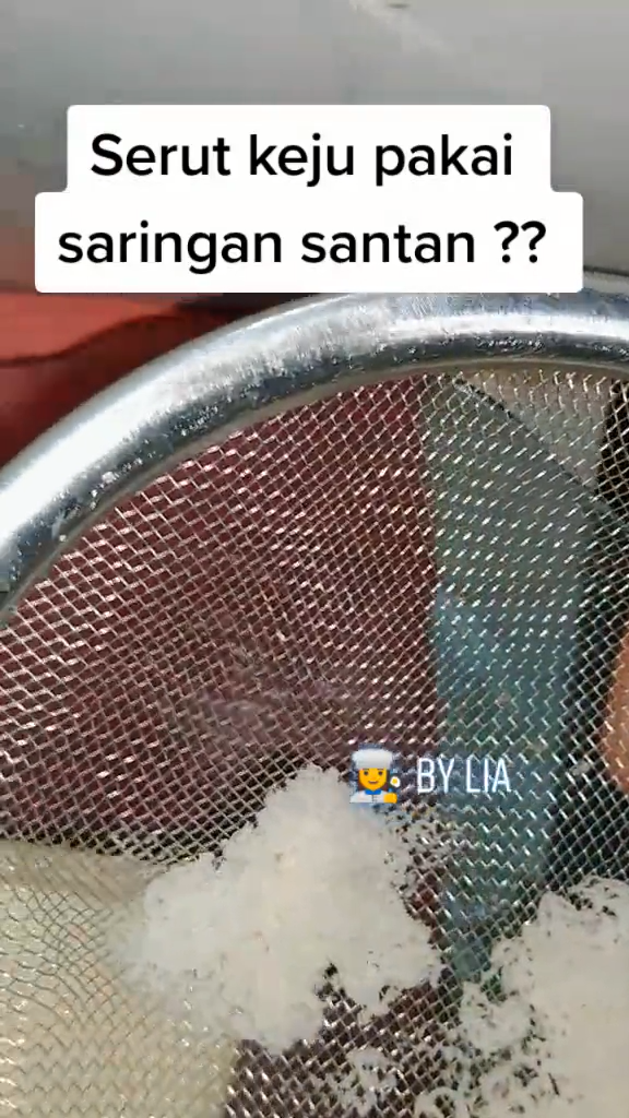 Tanpa parutan, aksi emak-emak memarut keju pakai alat sederhana ini praktis dan hasilnya rapi