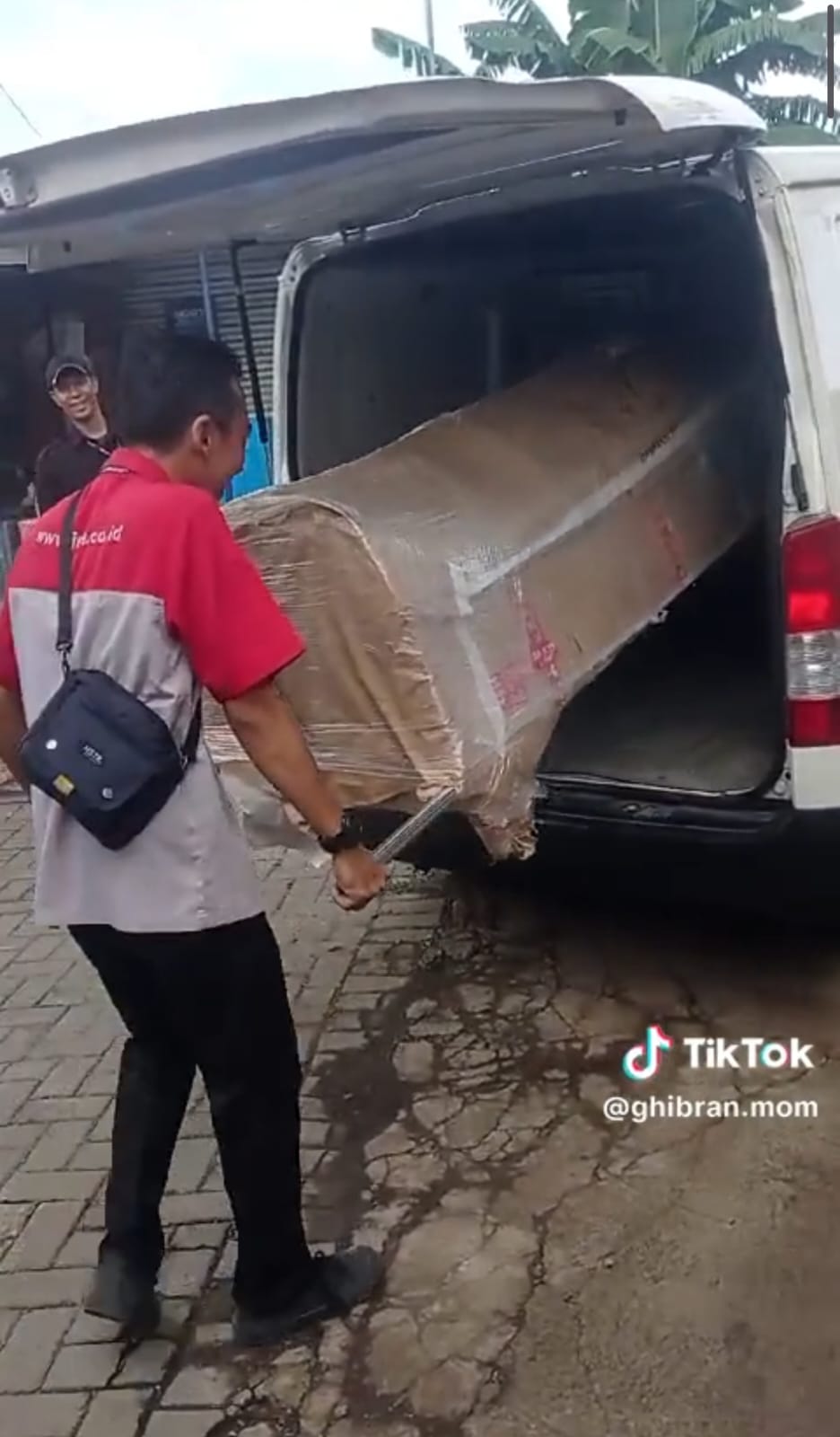 11 Potret kocak barang paket antimainstream bikin kurir bingung © 2024 Twitter