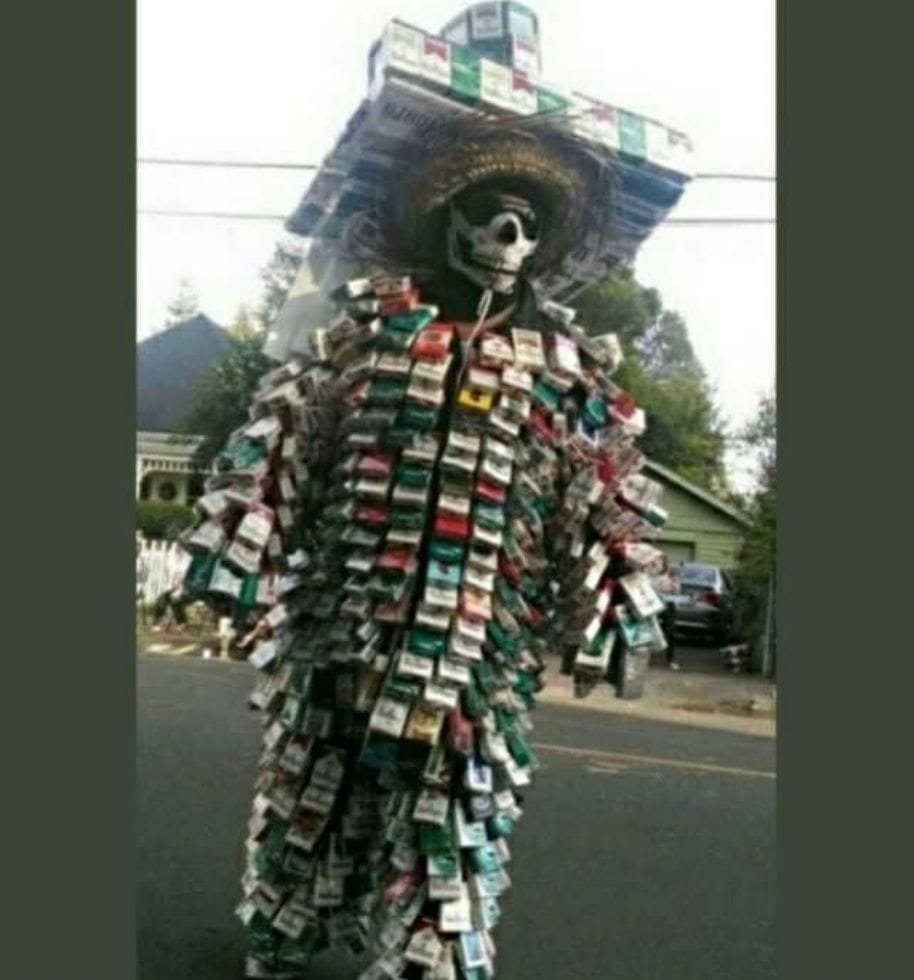 kostum jualan nyeleneh berbagai sumber