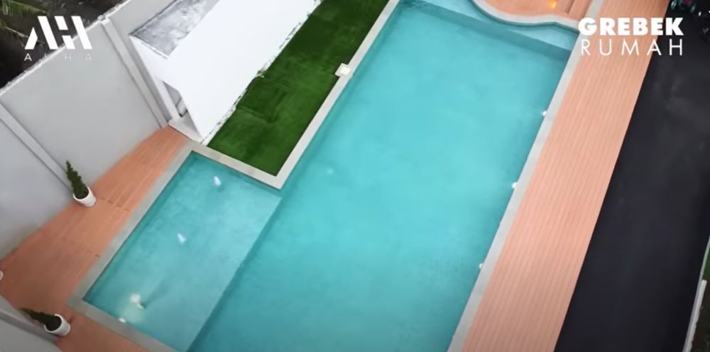 potret kolam renang Ustaz Solmed © 2024 brilio.net potret kolam renang Ustaz Solmed © 2024 brilio.net