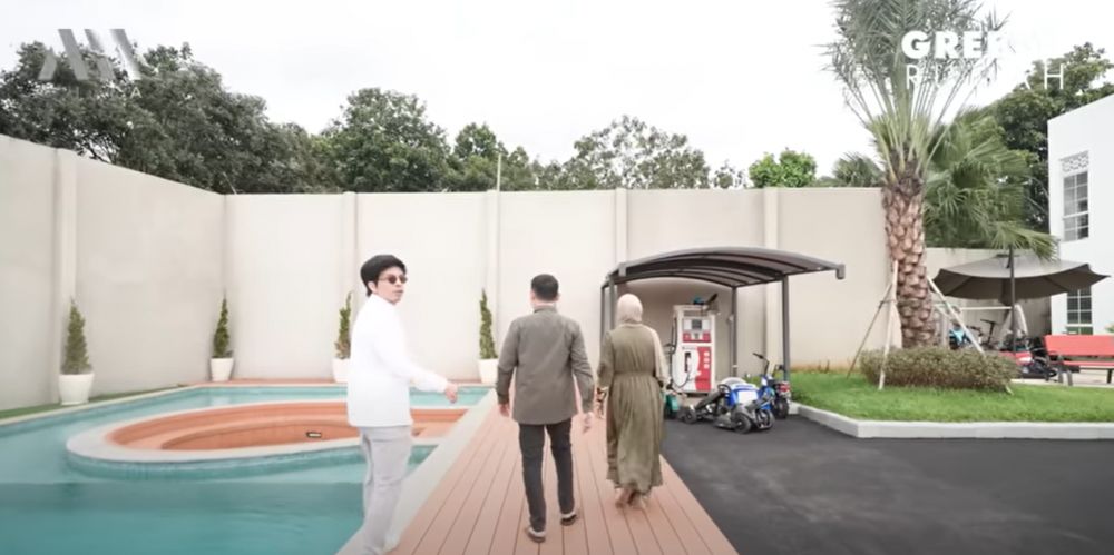 potret kolam renang Ustaz Solmed © 2024 brilio.net