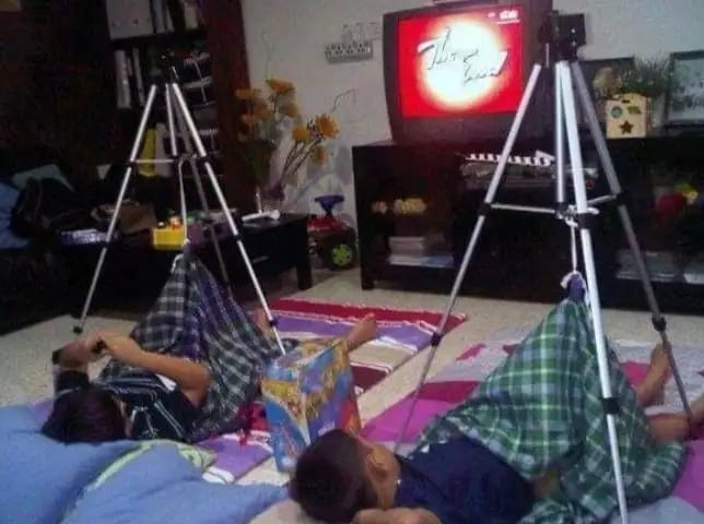 nonton tv absurd abis berbagai sumber